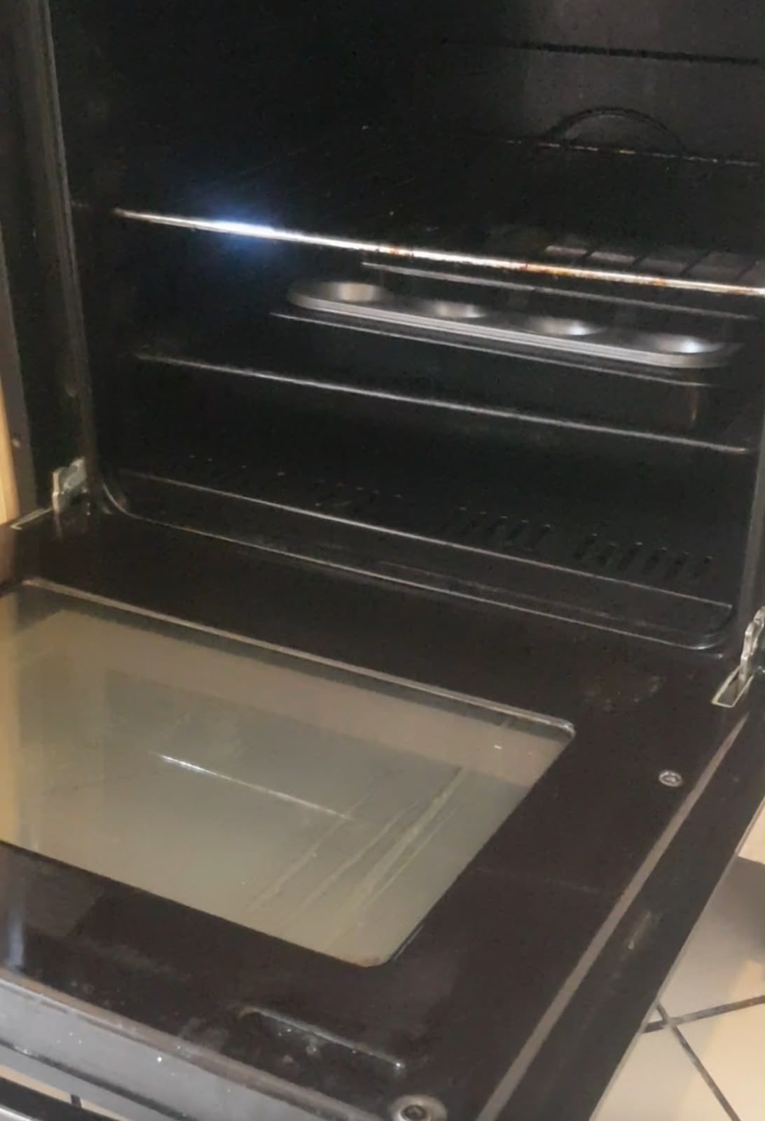 Oven after Spark Skoon cleaning